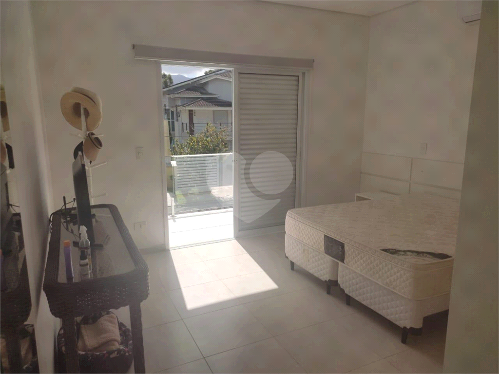 Sobrado em condomínio com 350m² à venda em Riviera de São Lourenço - 4 suítes e 3 vagas