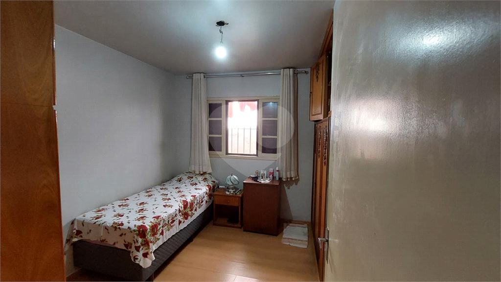 Casa Térrea c0m 03 dormitórios, 01 suíte e 02 vagas - Villa Santa Teresinha