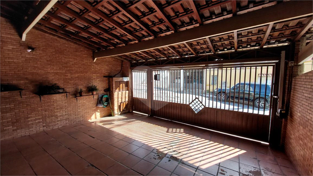 Casa Térrea c0m 03 dormitórios, 01 suíte e 02 vagas - Villa Santa Teresinha