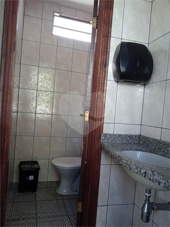 Galpão para venda e locação. 354m2. salão com vão livre.