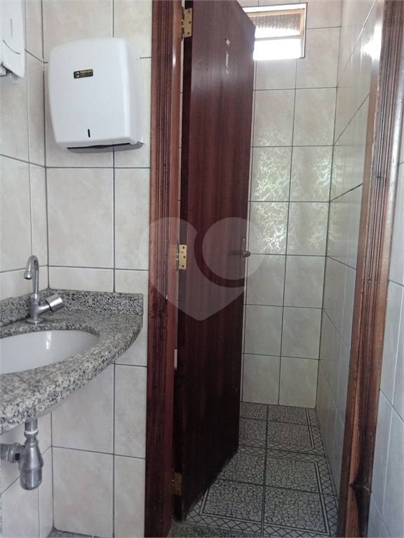 Galpão para venda e locação. 354m2. salão com vão livre.