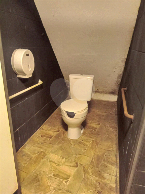 Galpão para venda e locação. 354m2. salão com vão livre.