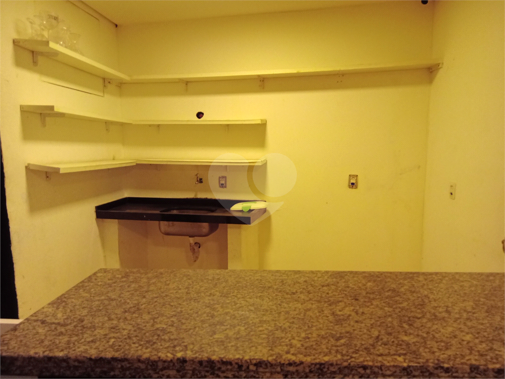 Galpão para venda e locação. 354m2. salão com vão livre.