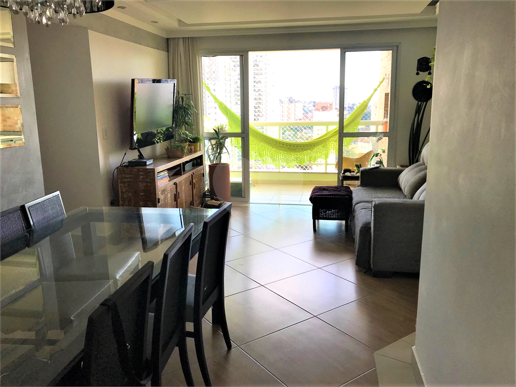 Apartamento com 84 m² em andar alto