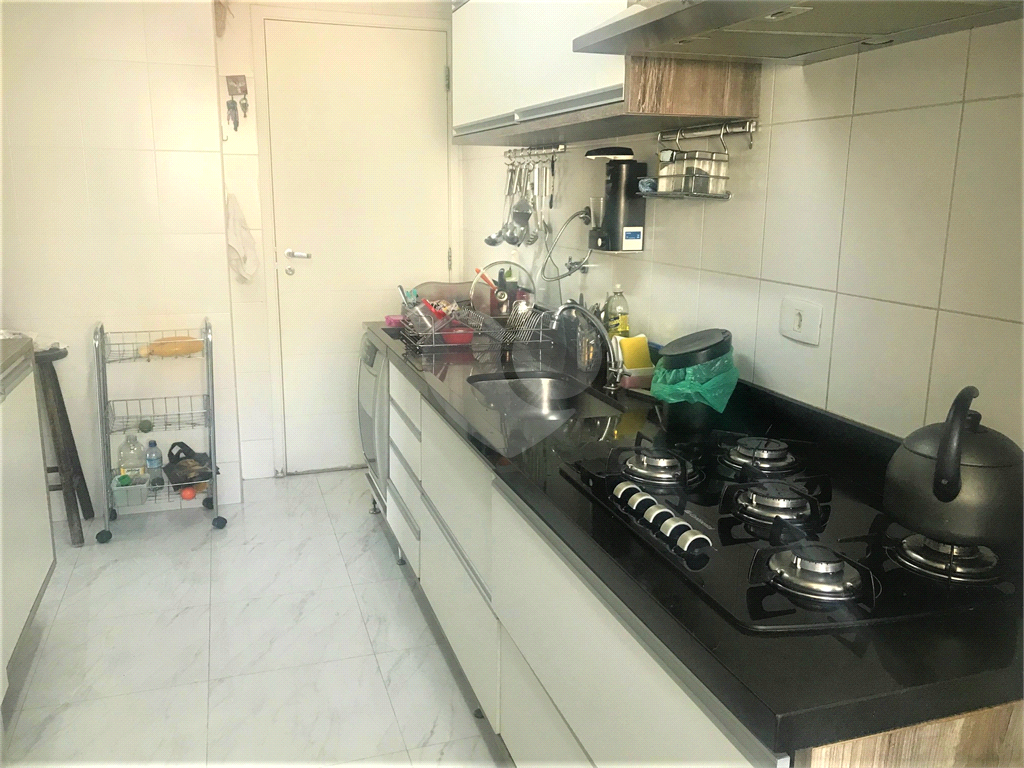 Apartamento com 84 m² em andar alto