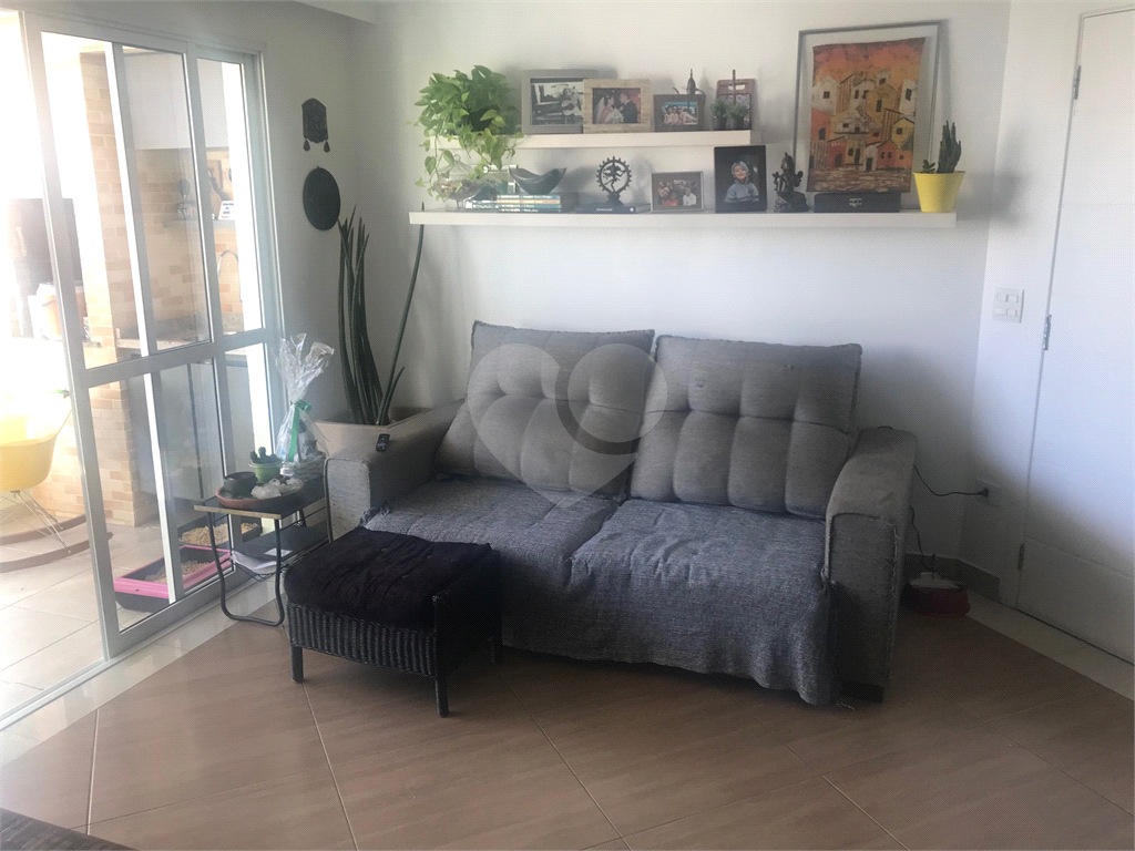 Apartamento com 84 m² em andar alto