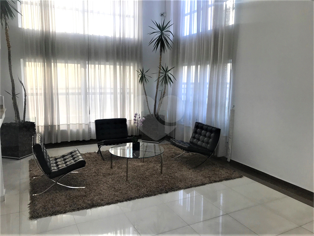 Apartamento com 84 m² em andar alto