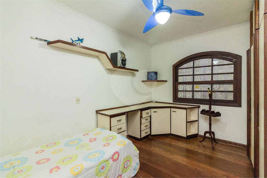 Casa com acessibilidade - 4 dorm sendo 1 c/suíte e closet e 1 c/ suíte, ampla sala, piscina
