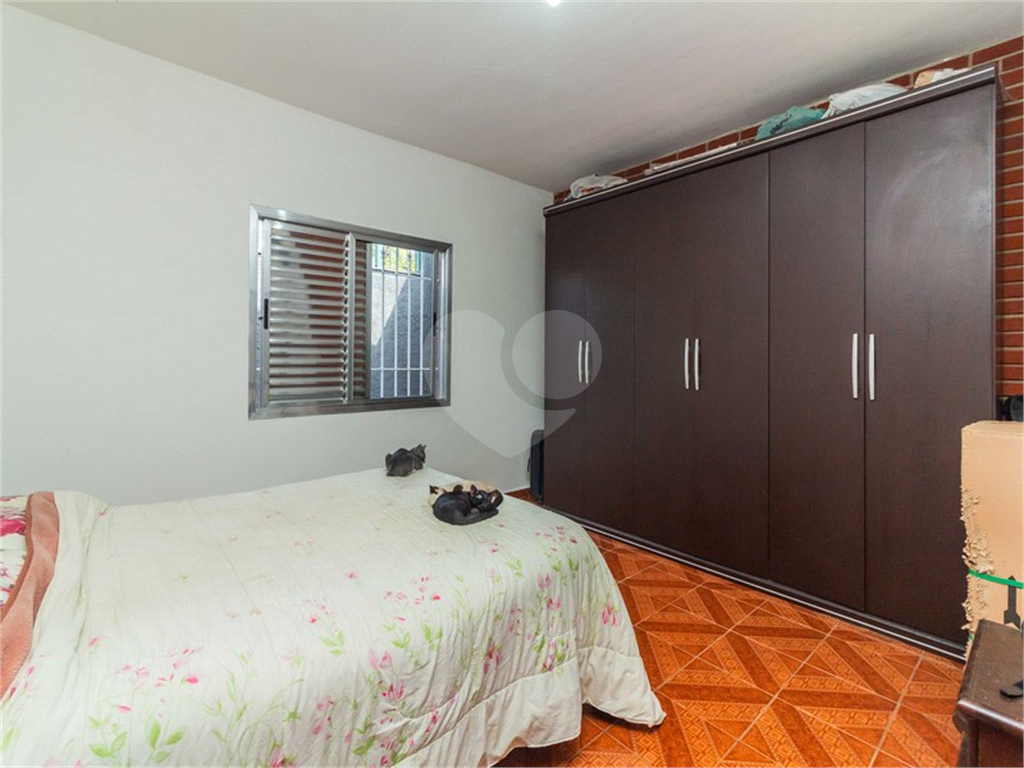 Terreno de esquina, plano com 338 metros.
