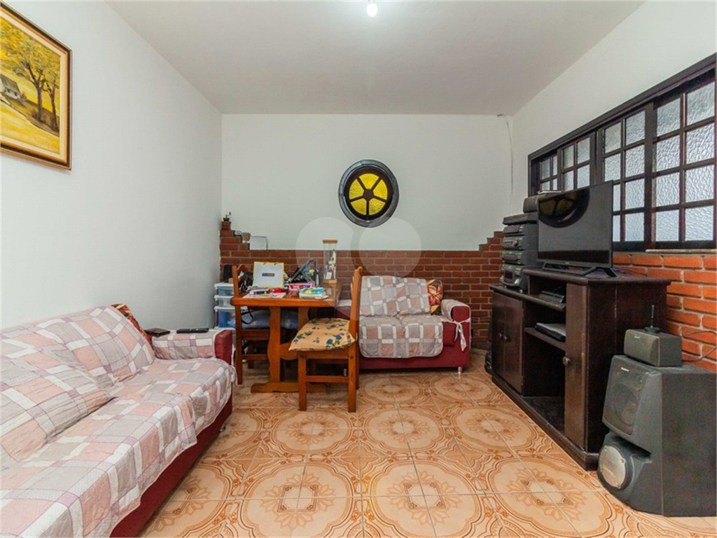Terreno de esquina, plano com 338 metros.