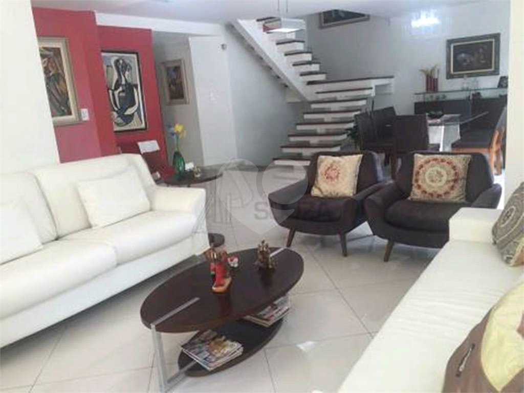 Tucuruvi Casa à venda de Alto Padrão em Condomínio Fechado tem 365 m² com piscina e espaço gourmet!!
