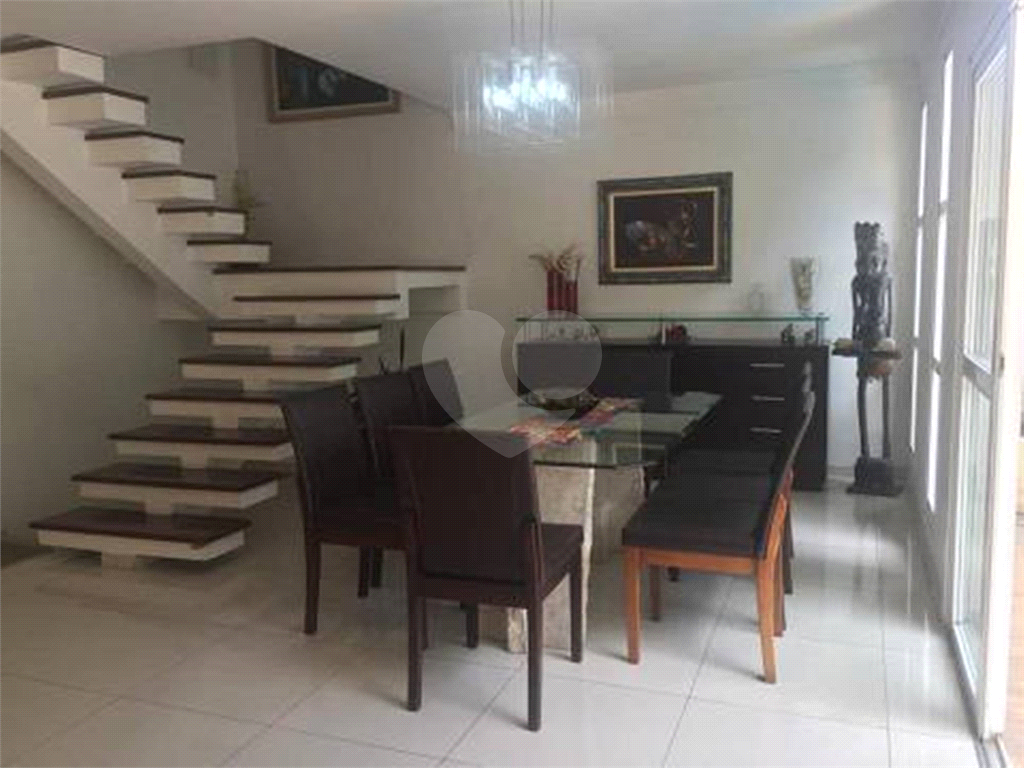 Tucuruvi Casa à venda de Alto Padrão em Condomínio Fechado tem 365 m² com piscina e espaço gourmet!!