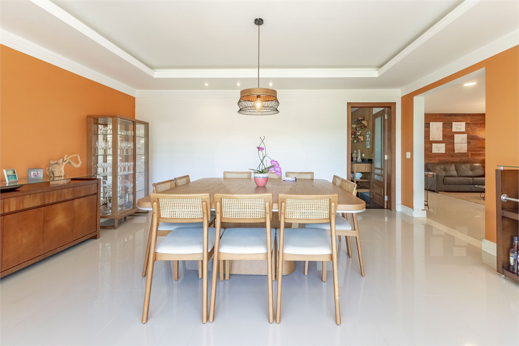 Casa de condomínio à venda na Serra Da Cantareira de 480 m²  com 4 suítes e 3 vagas