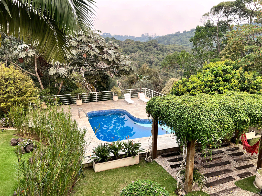 Casa de condomínio à venda na Serra Da Cantareira de 480 m²  com 4 suítes e 3 vagas