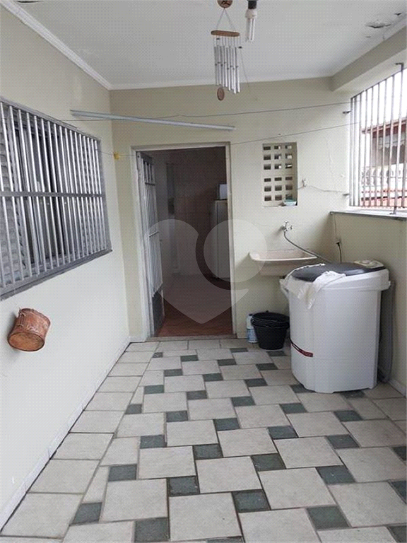 Sobrado para uso comercial/residencial, com 3 pavimentos.
700 metros do metrô Tucuruvi