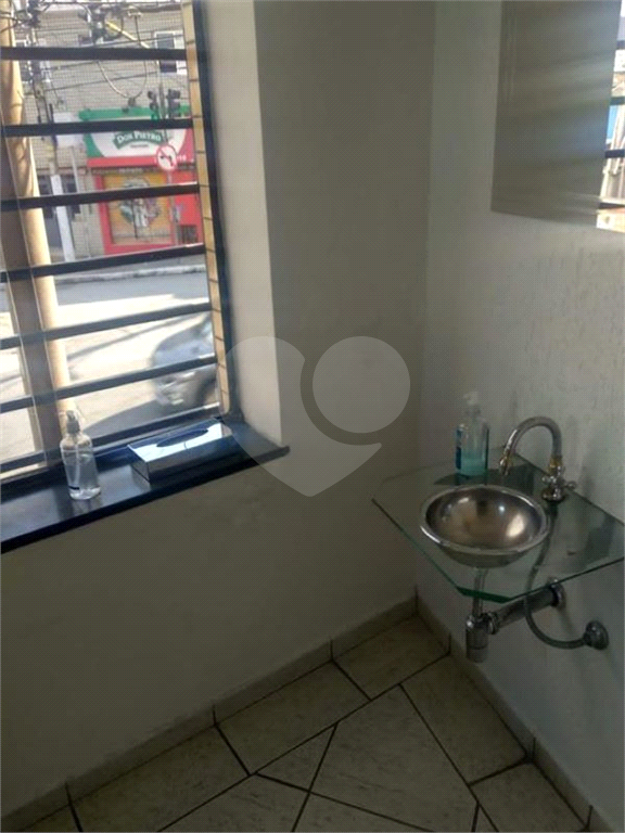 Sobrado para uso comercial/residencial, com 3 pavimentos.
700 metros do metrô Tucuruvi