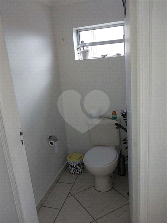 Sobrado para uso comercial/residencial, com 3 pavimentos.
700 metros do metrô Tucuruvi