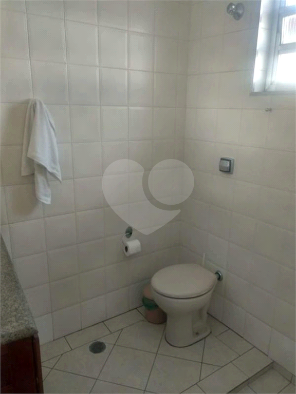 Sobrado para uso comercial/residencial, com 3 pavimentos.
700 metros do metrô Tucuruvi