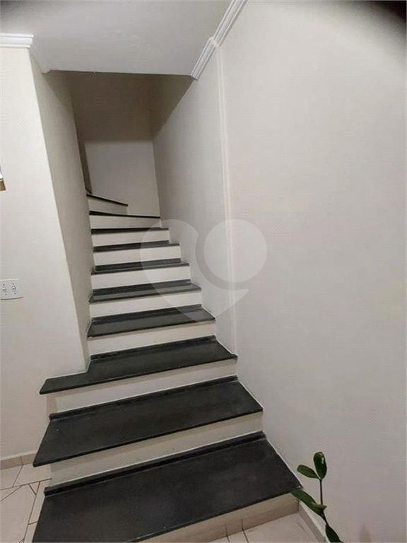 Sobrado para uso comercial/residencial, com 3 pavimentos.
700 metros do metrô Tucuruvi