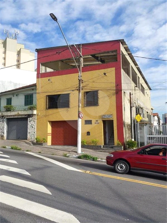 Sobrado para uso comercial/residencial, com 3 pavimentos.
700 metros do metrô Tucuruvi