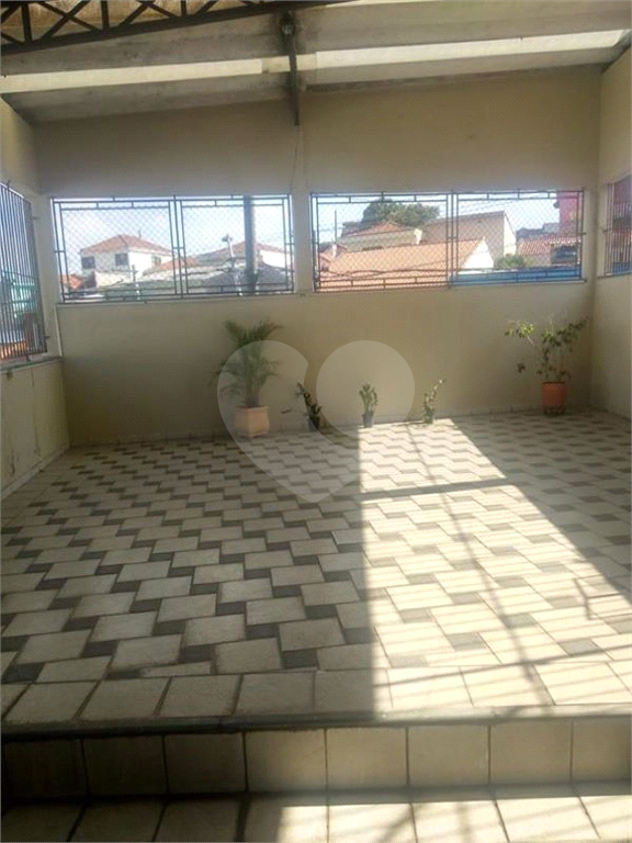 Sobrado para uso comercial/residencial, com 3 pavimentos.
700 metros do metrô Tucuruvi
