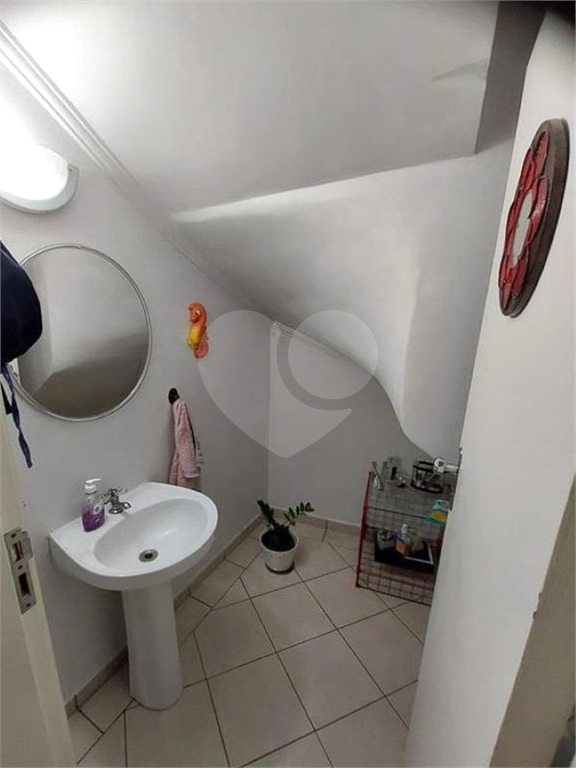 Sobrado para uso comercial/residencial, com 3 pavimentos.
700 metros do metrô Tucuruvi