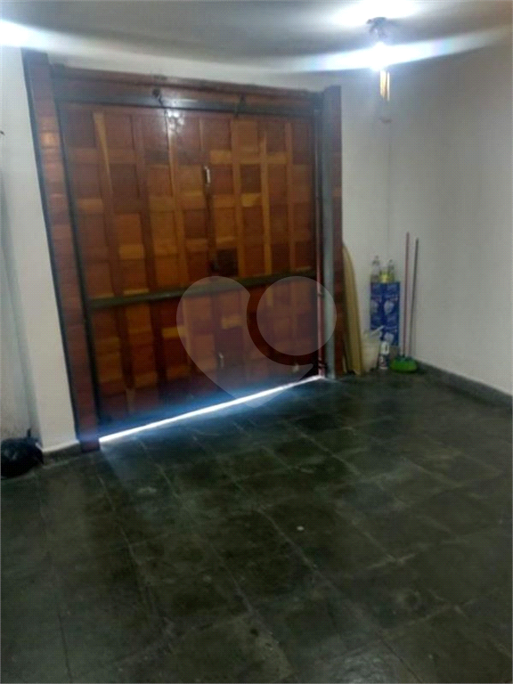 Sobrado para uso comercial/residencial, com 3 pavimentos.
700 metros do metrô Tucuruvi