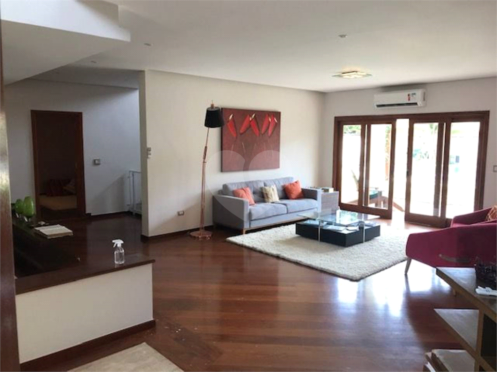 Casa de Condôminio Maravilhosa em Aldeia da Serra
