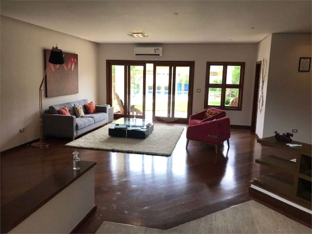 Casa de Condôminio Maravilhosa em Aldeia da Serra