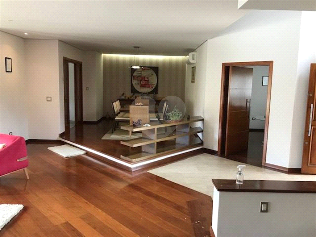 Casa de Condôminio Maravilhosa em Aldeia da Serra