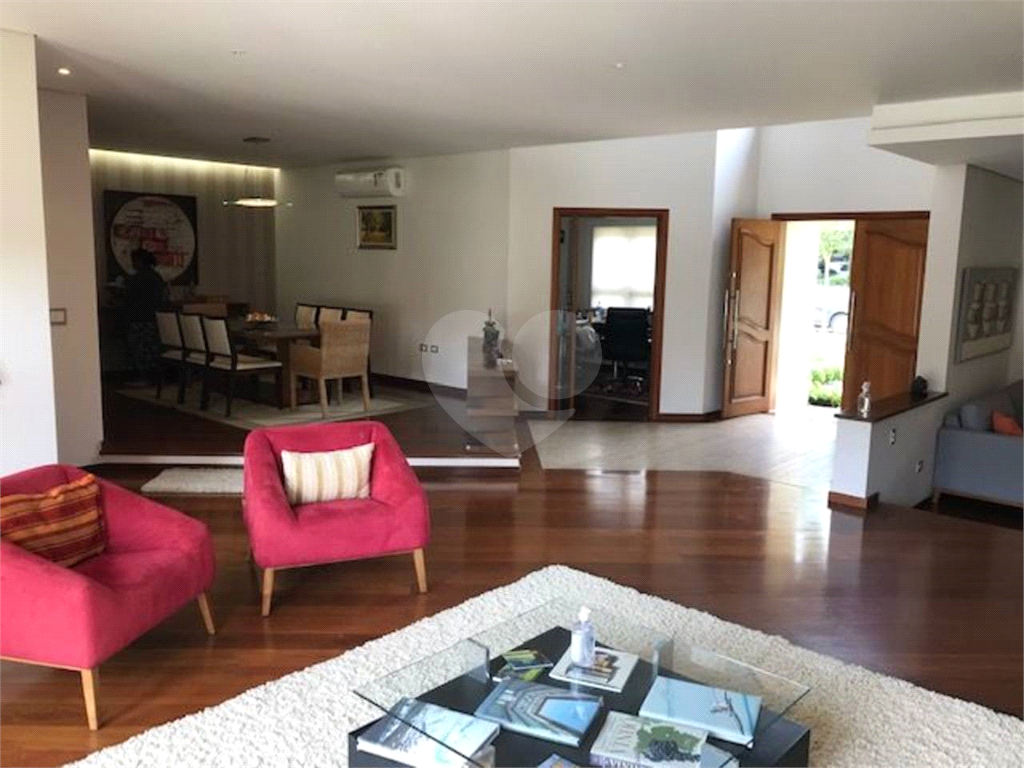 Casa de Condôminio Maravilhosa em Aldeia da Serra