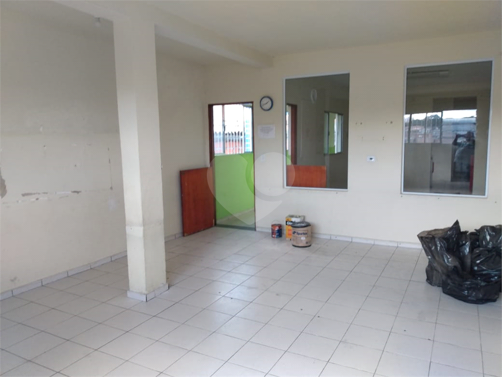 Prédio comercial com renda