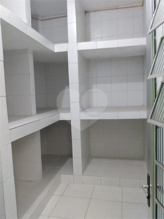 Prédio comercial com renda