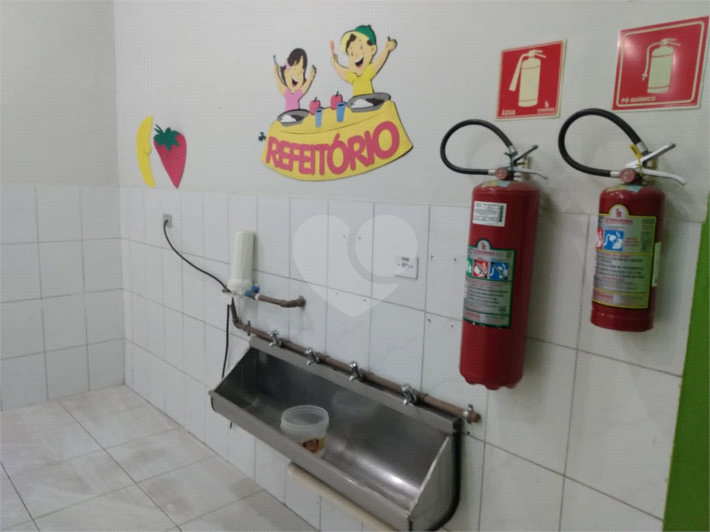 Prédio comercial com renda