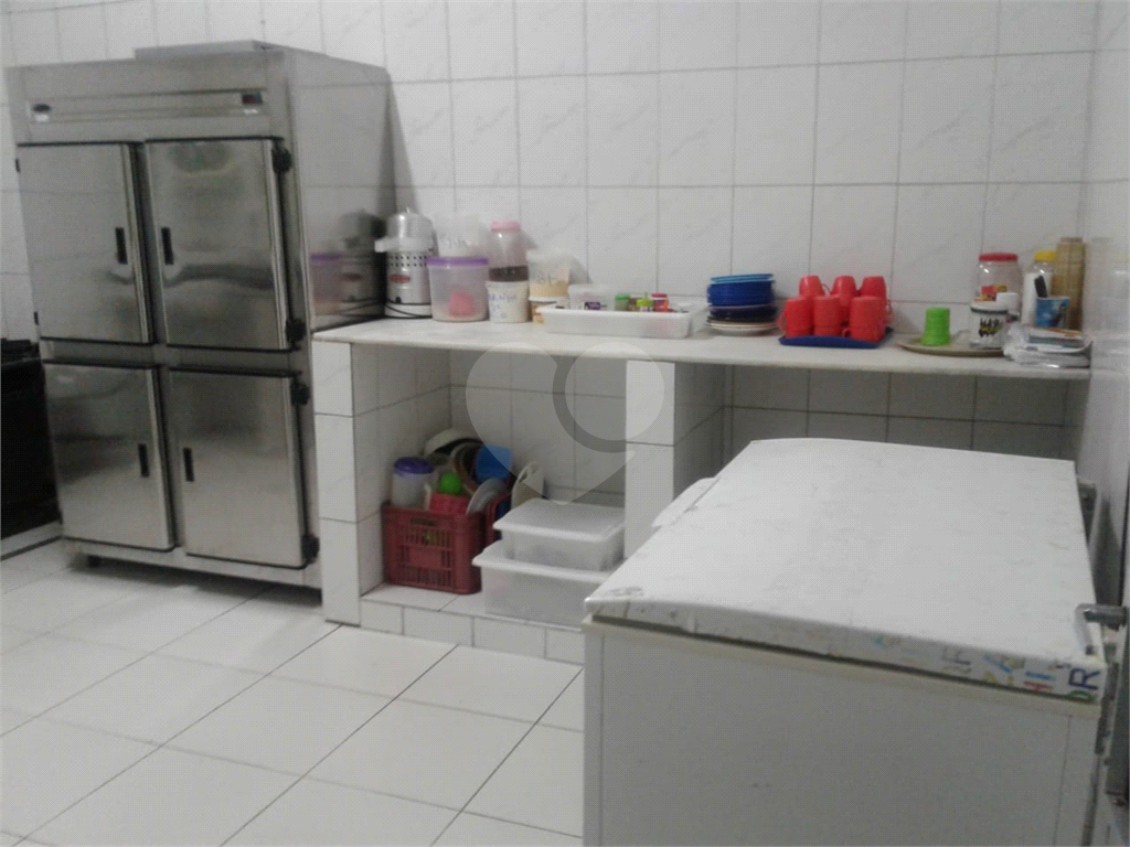 Prédio comercial com renda
