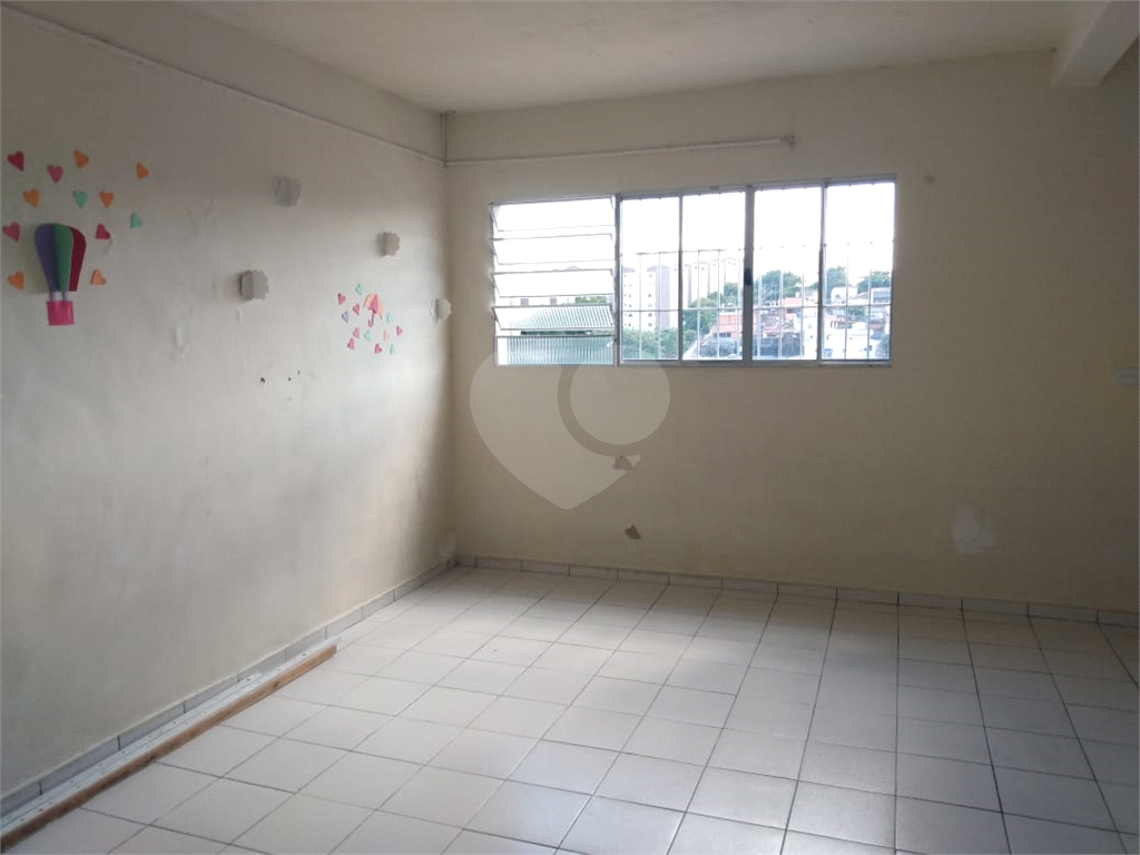Prédio comercial com renda
