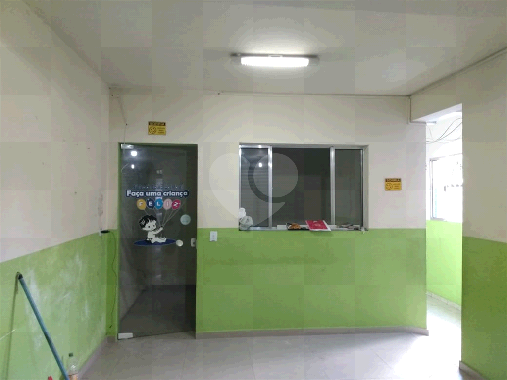 Prédio comercial com renda