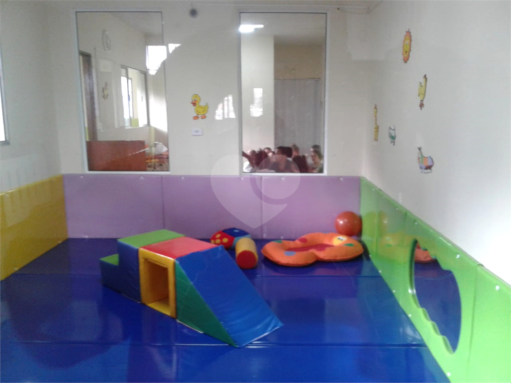 Prédio comercial com renda