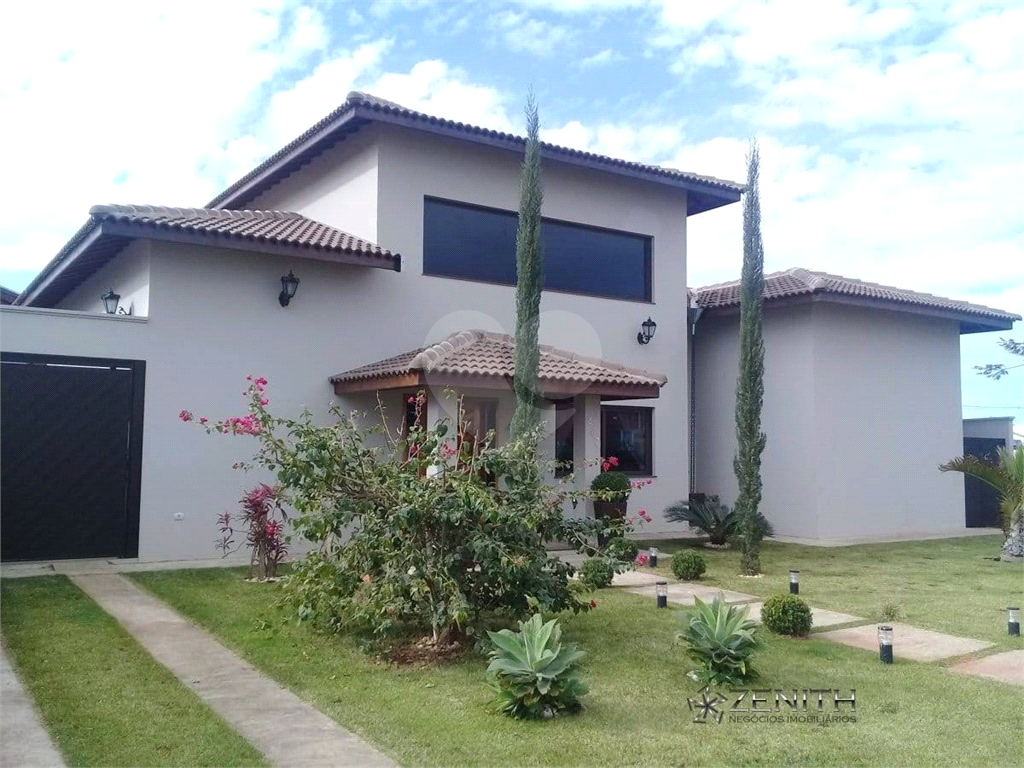 Casa Tatuí ,Condomínio Fechado. 1000m2, 342 m2 área construída. Excelente localização
