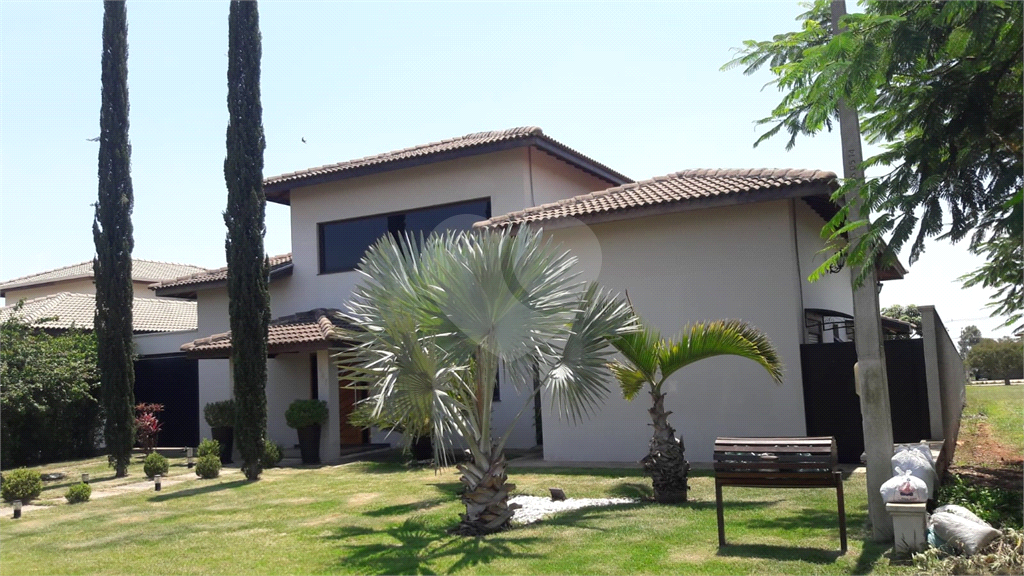 Casa Tatuí ,Condomínio Fechado. 1000m2, 342 m2 área construída. Excelente localização
