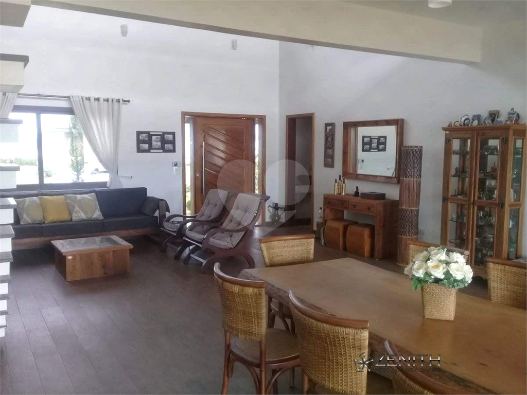 Casa Tatuí ,Condomínio Fechado. 1000m2, 342 m2 área construída. Excelente localização
