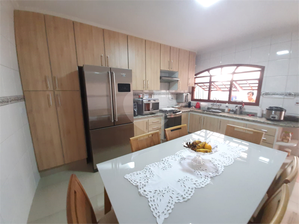 Excelente Sobrado com 2 amplas suítes