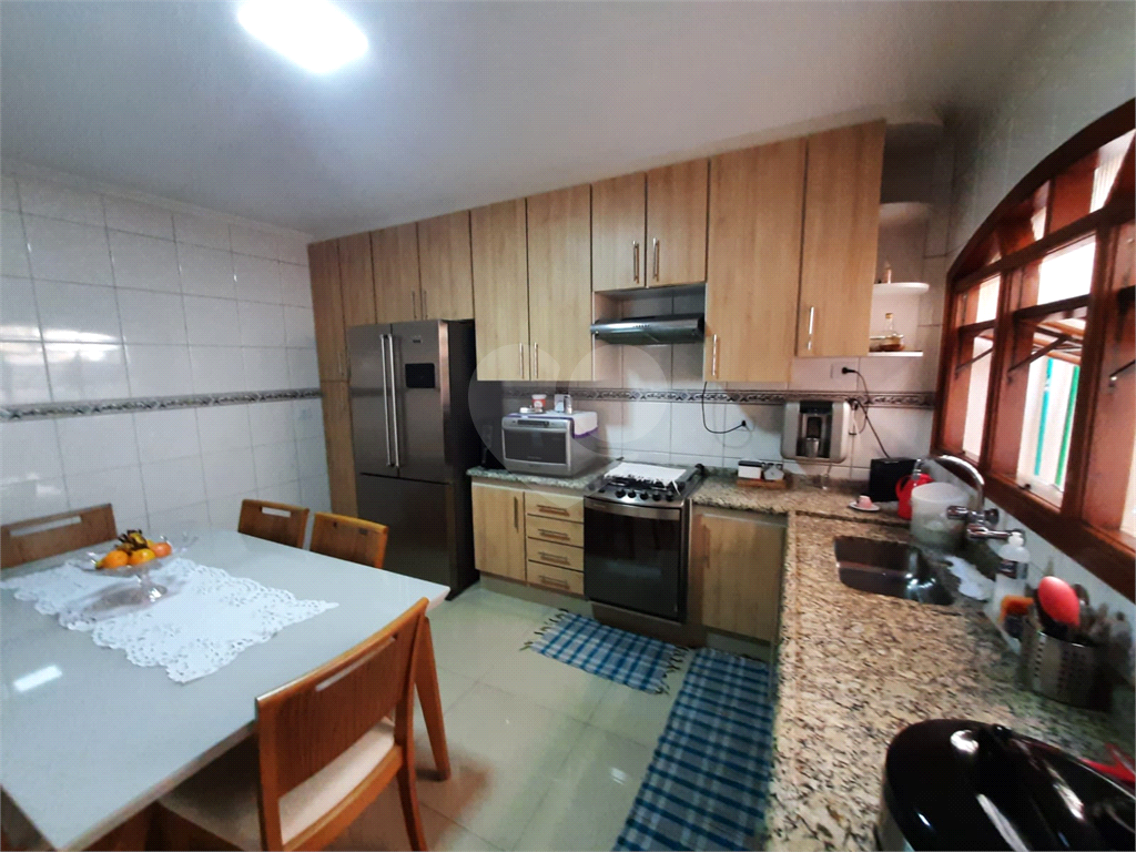 Excelente Sobrado com 2 amplas suítes