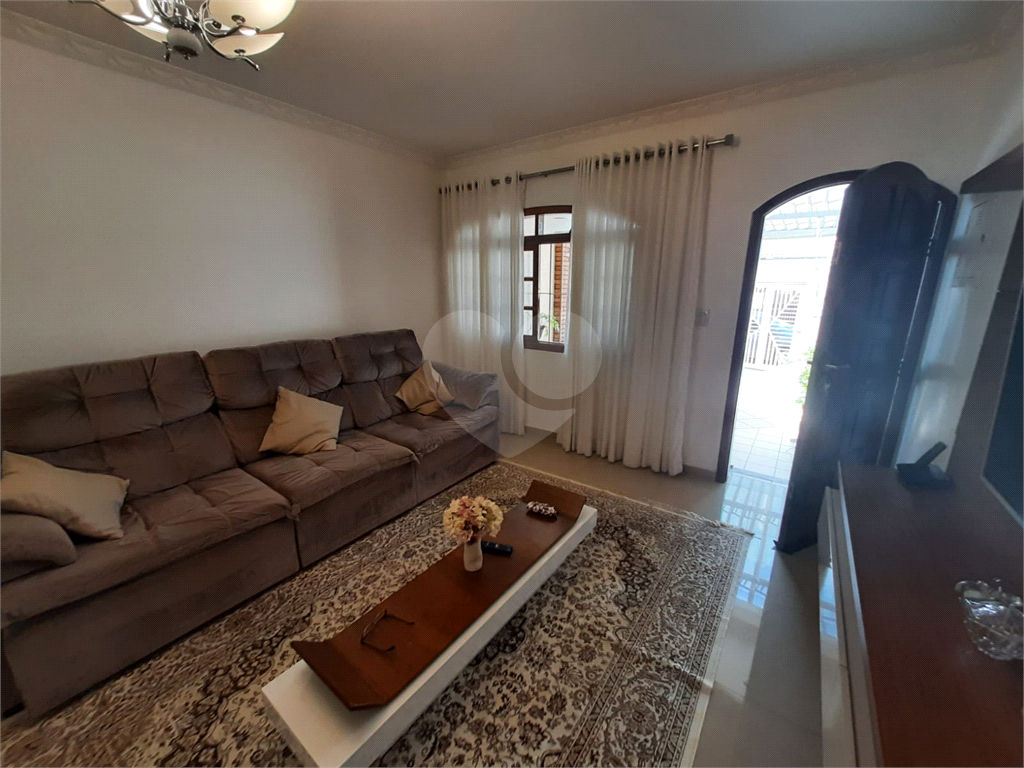 Excelente Sobrado com 2 amplas suítes