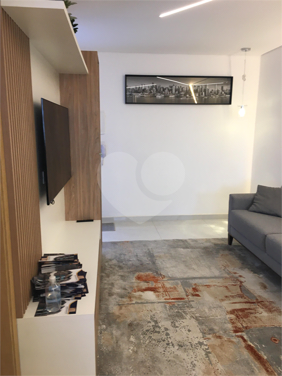 Lindo prédio no Tucuruvi. Arquitetura Moderna. Garagem e elevador.