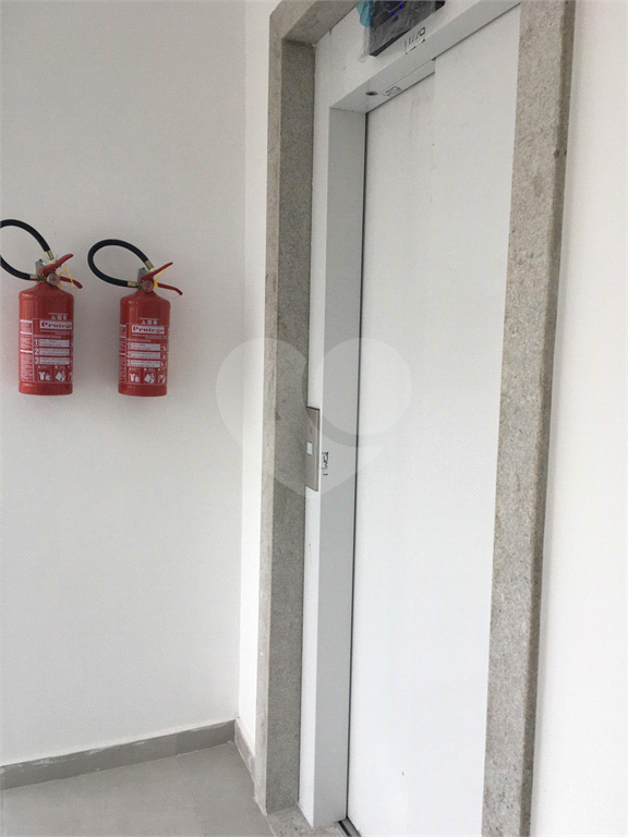 Perto do Metro. Planta permite dois quartos Garagem. Elevador