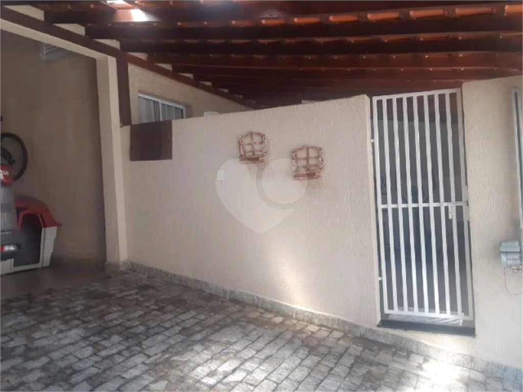 Casa à venda com 3 quartos, 250m² - Foto 2