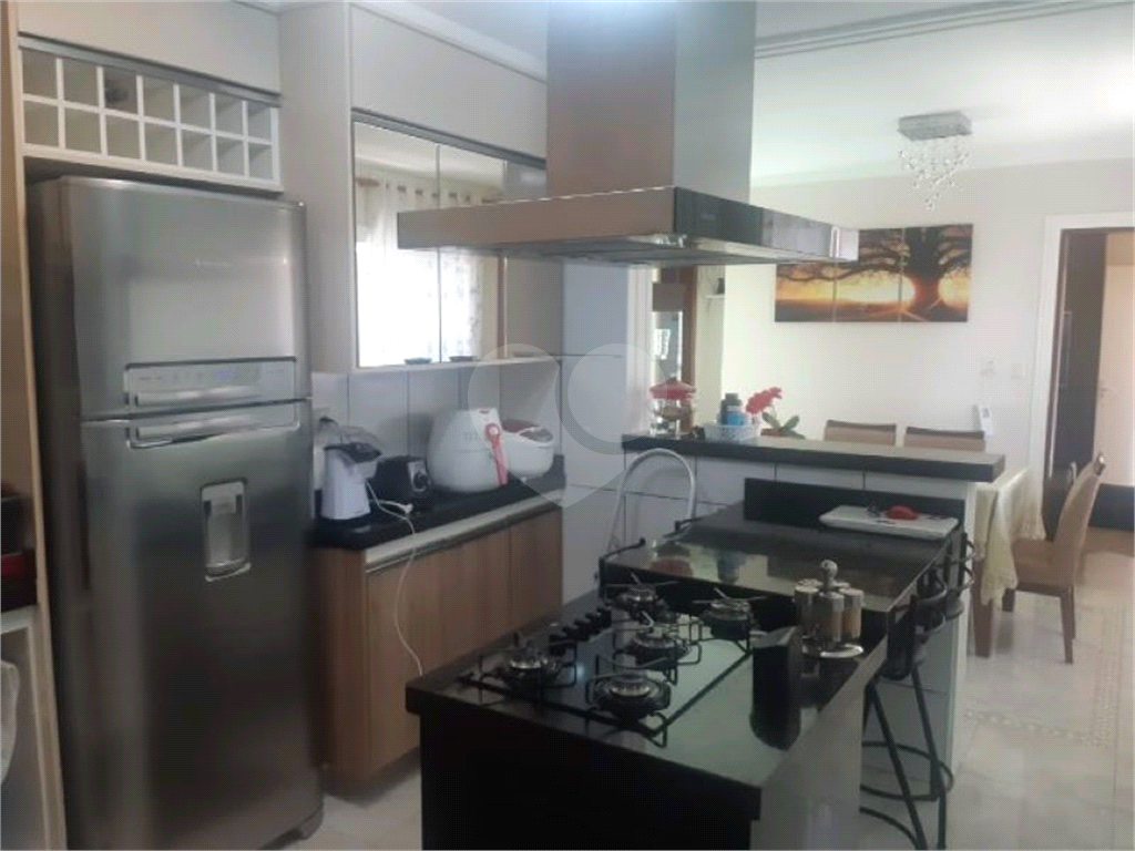Casa à venda com 3 quartos, 250m² - Foto 14
