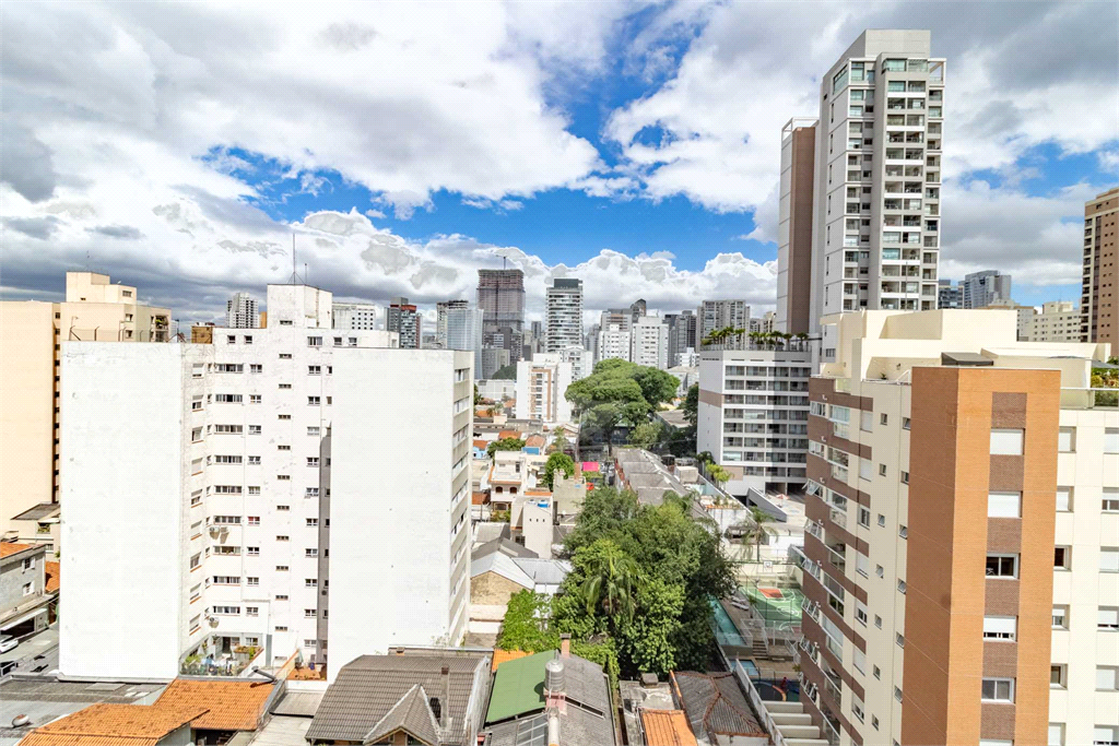 Apartamento - Perdizes - 2 Dormitórios - 67 m²