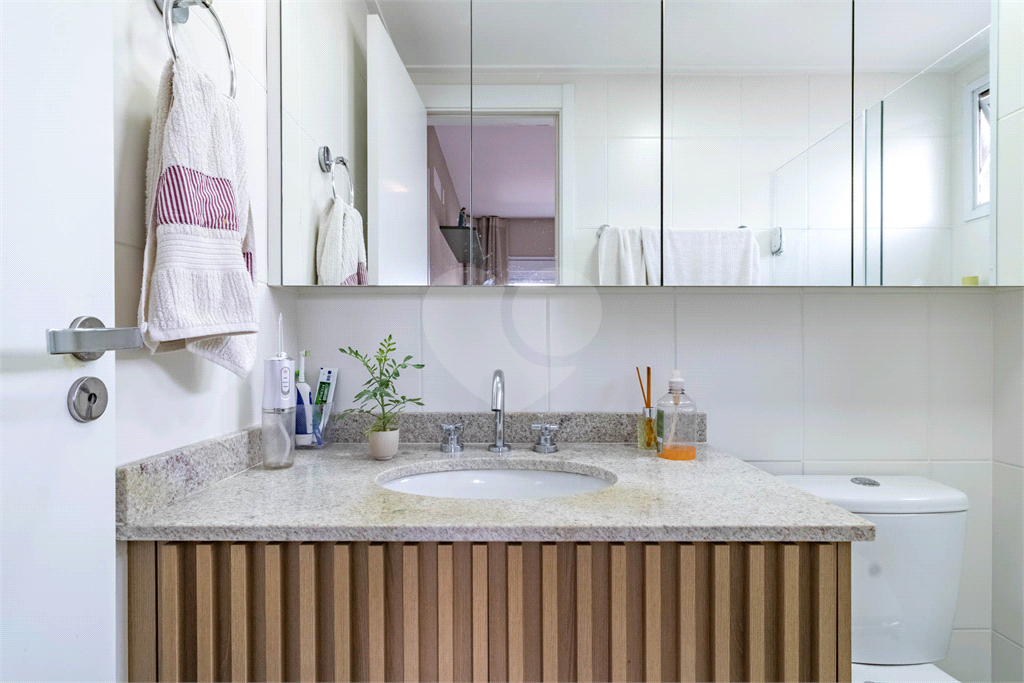 Apartamento - Perdizes - 2 Dormitórios - 67 m²